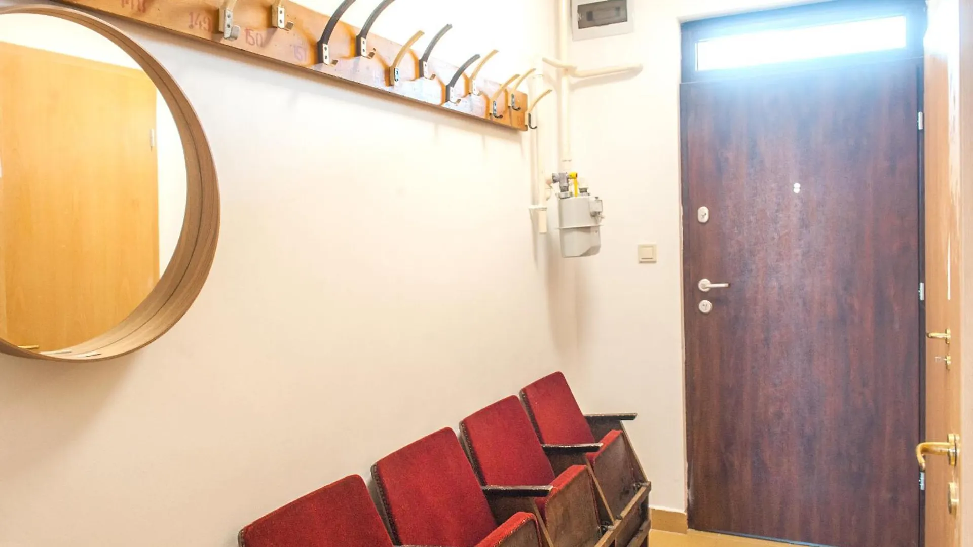 Spacious 2 Story Loft W Balcony Near Opera, Andrassy Budapeşte