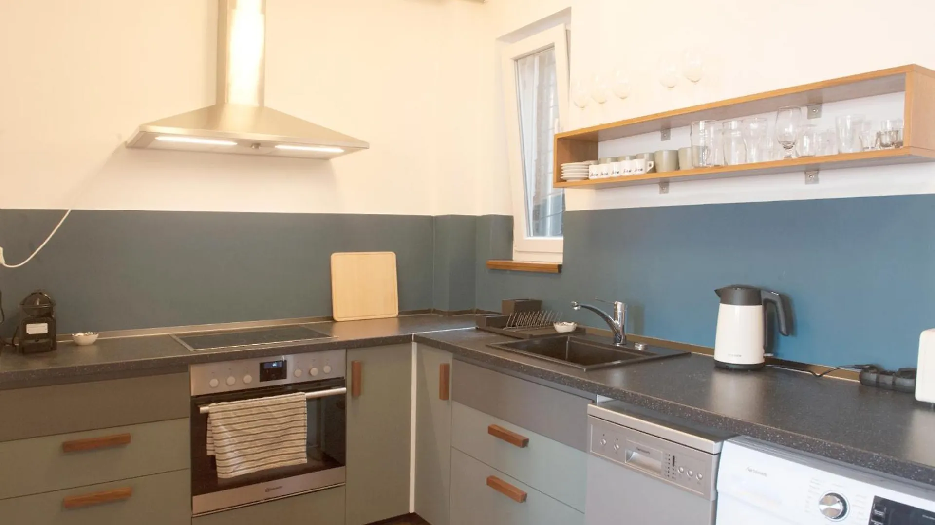 Spacious 2 Story Loft W Balcony Near Opera, Andrassy Budapeşte Daire