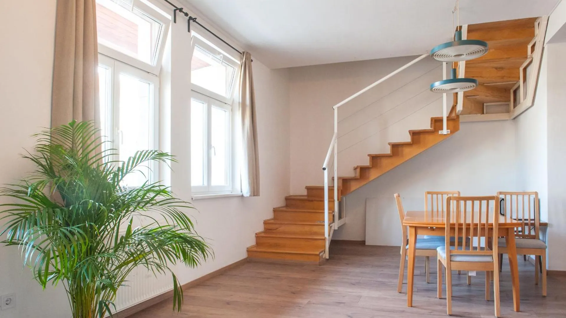 Spacious 2 Story Loft W Balcony Near Opera, Andrassy Budapeşte