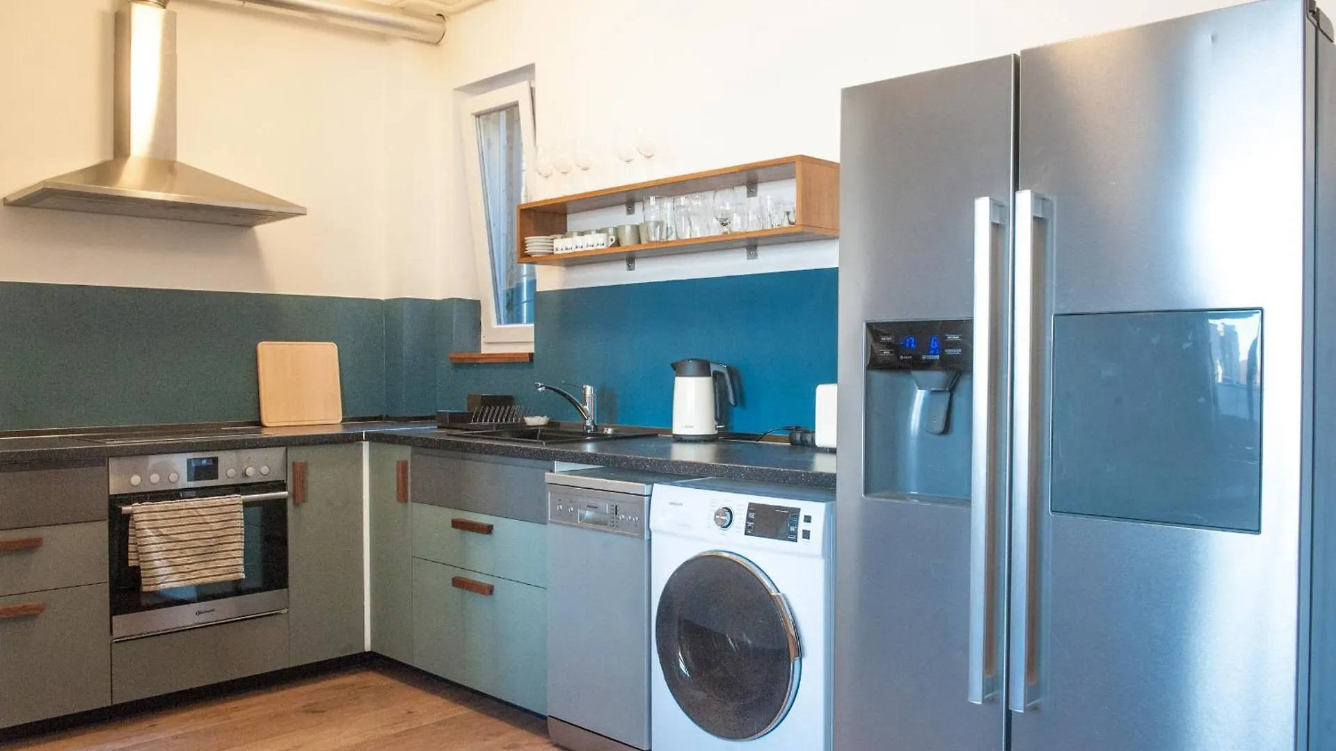 Daire Spacious 2 Story Loft W Balcony Near Opera, Andrassy Budapeşte