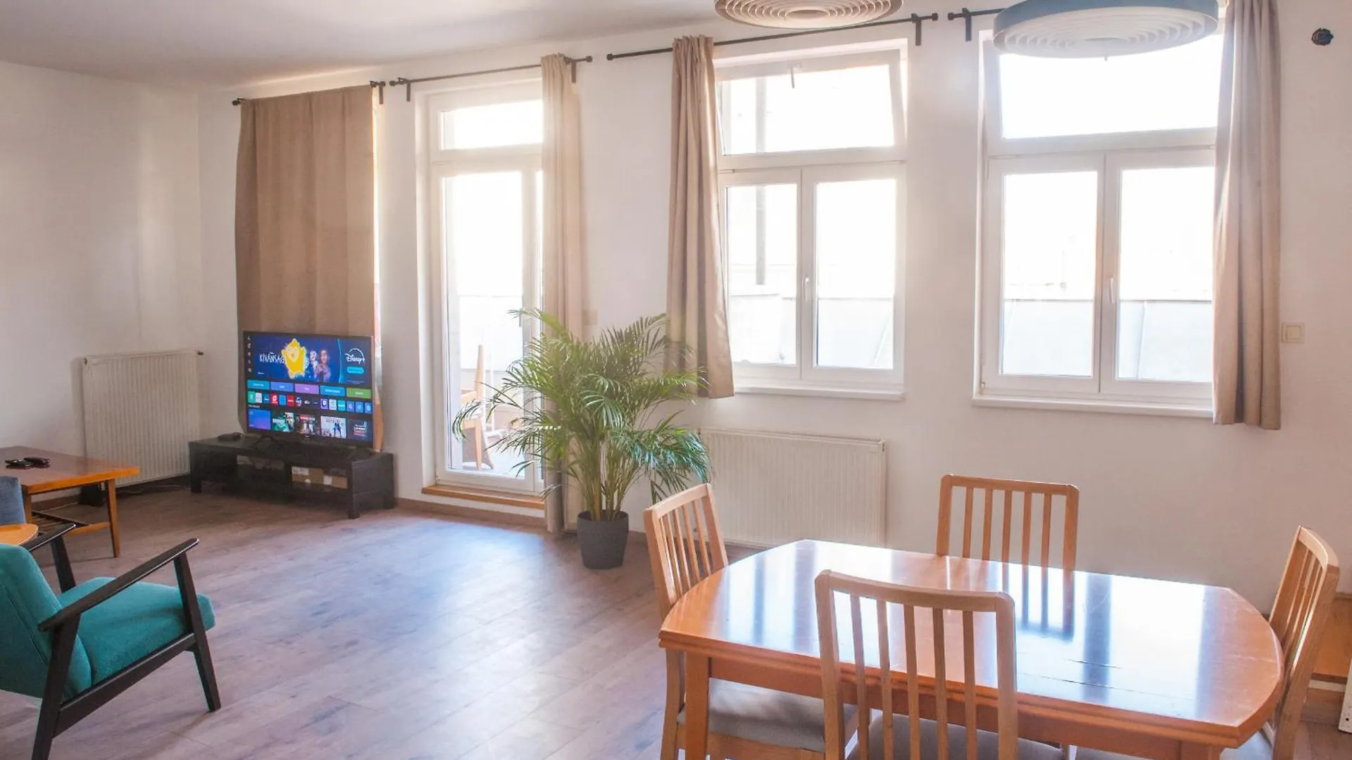 Spacious 2 Story Loft W Balcony Near Opera, Andrassy Budapeşte 0*,  Macaristan