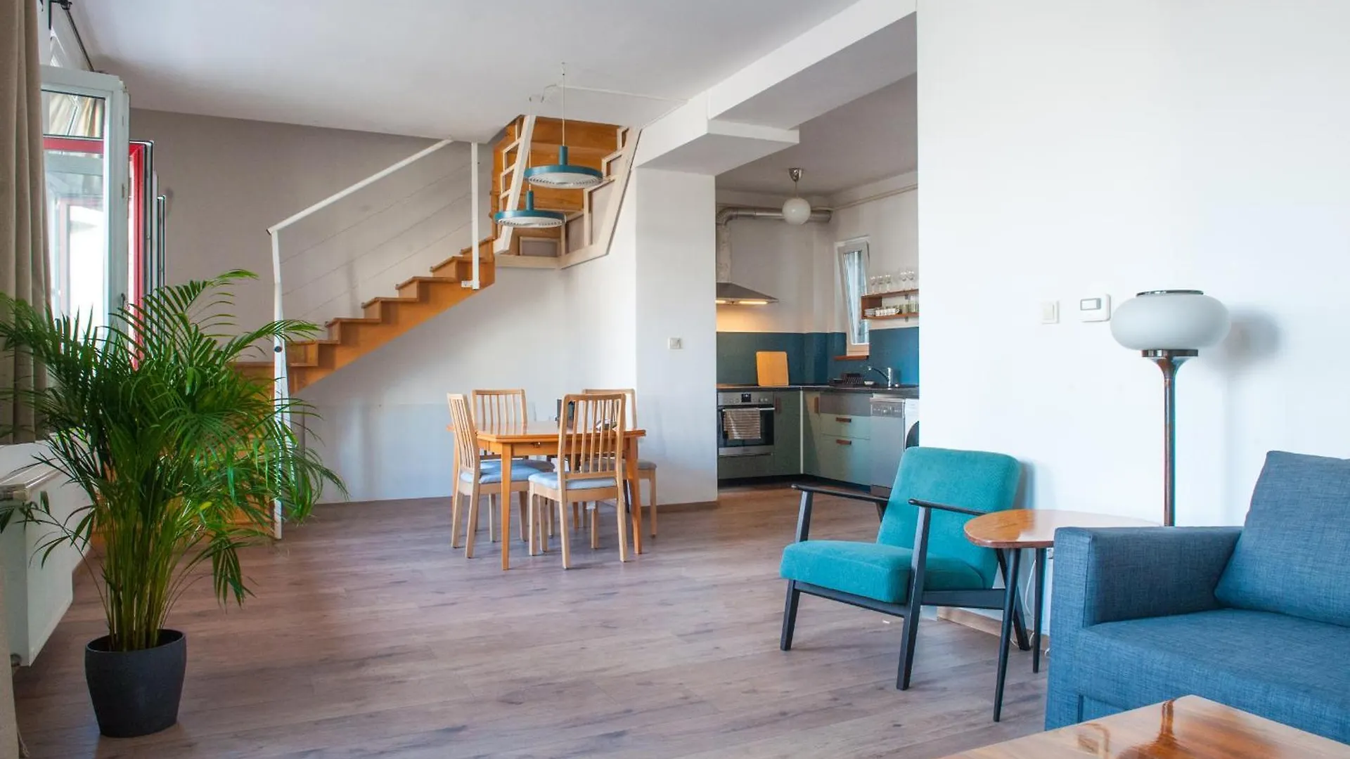 Spacious 2 Story Loft W Balcony Near Opera, Andrassy Budapeşte
